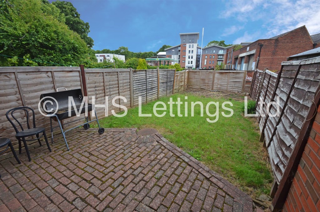 Photo of 2 Bedroom Mid Terraced House in 6 The Maltings, Leeds, LS6 1RX