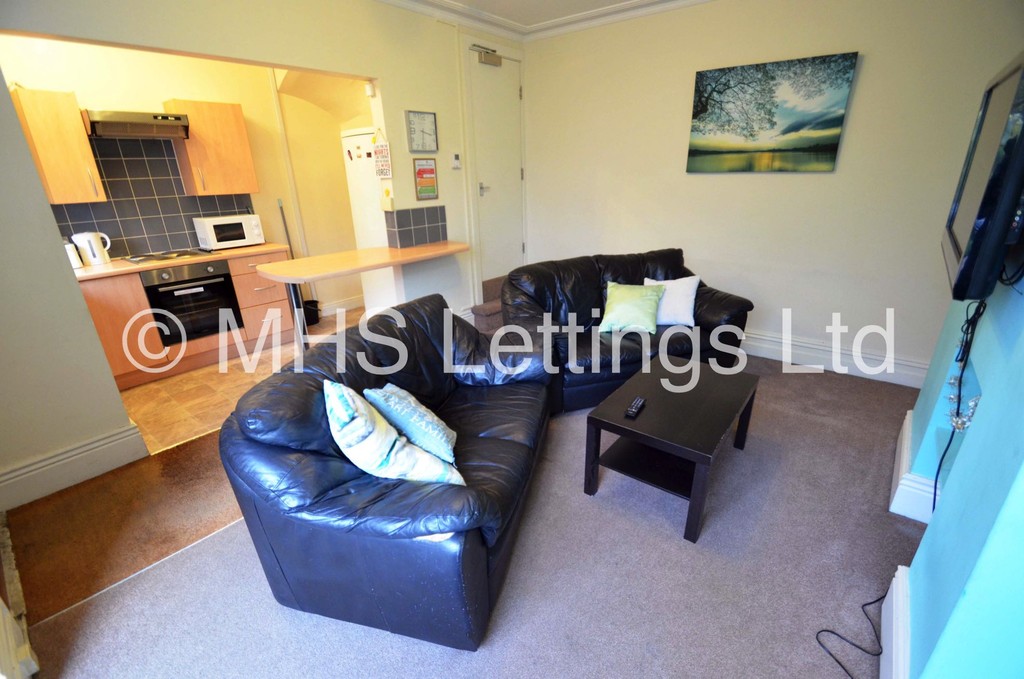 Photo of 3 Bedroom Mid Terraced House in 3 Knowle Avenue, Leeds, LS4 2PQ