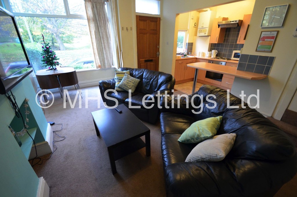 Photo of 3 Bedroom Mid Terraced House in 3 Knowle Avenue, Leeds, LS4 2PQ