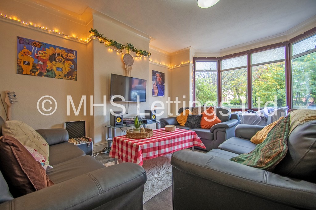 Photo of 7 Bedroom Semi-Detached House in 51 St. Michaels Lane, Leeds, LS6 3BR