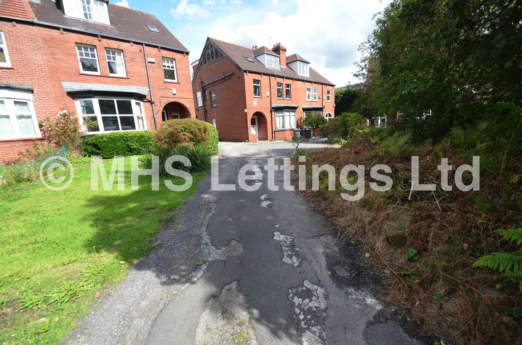 Photo of 7 Bedroom Semi-Detached House in 51 St. Michaels Lane, Leeds, LS6 3BR