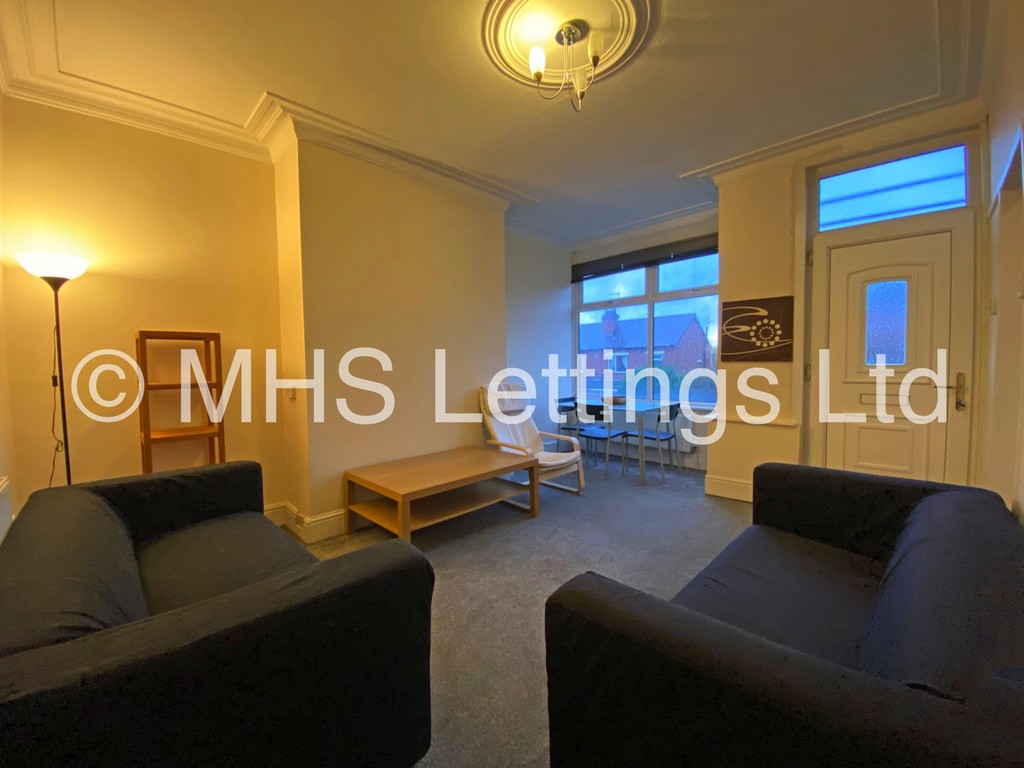 Photo of 3 Bedroom Mid Terraced House in 50 Woodside Place, Leeds, LS4 2QU