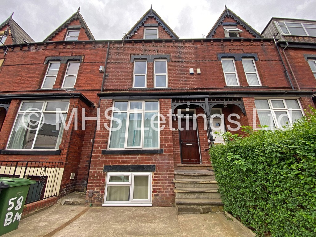 Photo of 7 Bedroom Mid Terraced House in 58 Brudenell Mount, Leeds, LS6 1HS