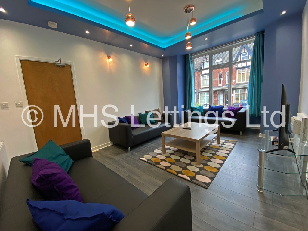 Photo of 7 Bedroom Mid Terraced House in 58 Brudenell Mount, Leeds, LS6 1HS