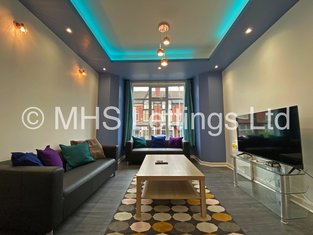 Photo of 7 Bedroom Mid Terraced House in 58 Brudenell Mount, Leeds, LS6 1HS