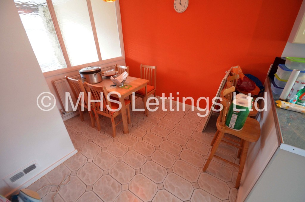 Photo of 2 Bedroom Mid Terraced House in 17 Consort View, Leeds, LS3 1NX