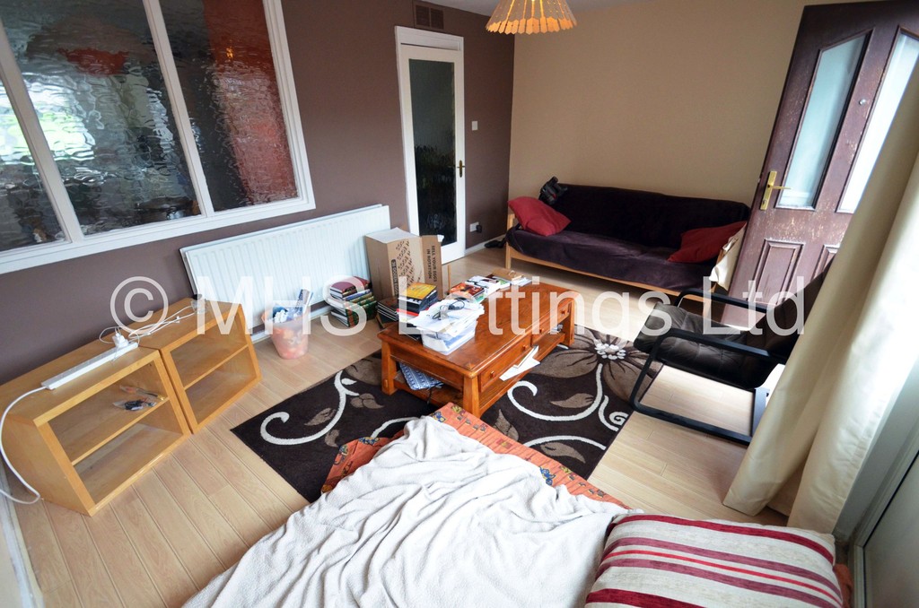 Photo of 2 Bedroom Mid Terraced House in 17 Consort View, Leeds, LS3 1NX