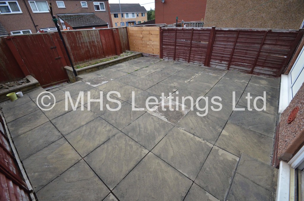 Photo of 2 Bedroom Mid Terraced House in 17 Consort View, Leeds, LS3 1NX