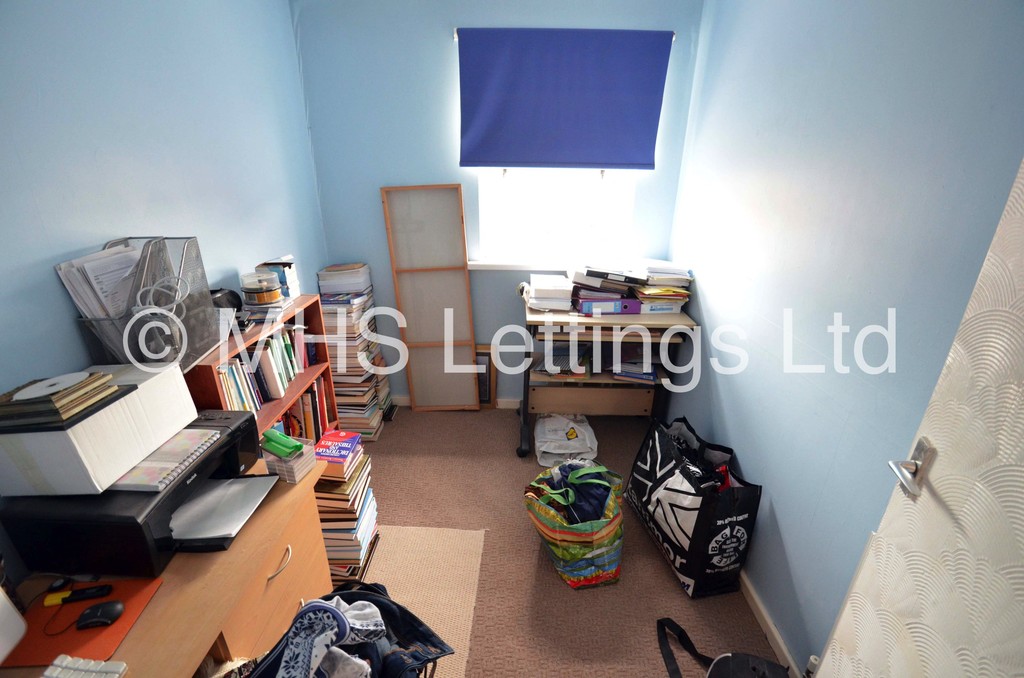 Photo of 2 Bedroom Mid Terraced House in 17 Consort View, Leeds, LS3 1NX