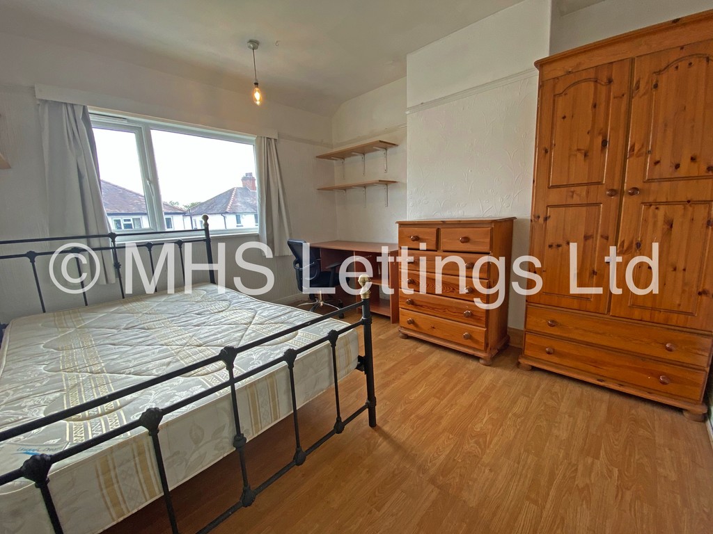 Photo of 4 Bedroom Semi-Detached House in 8 Trenic Crescent, Leeds, LS6 3DL