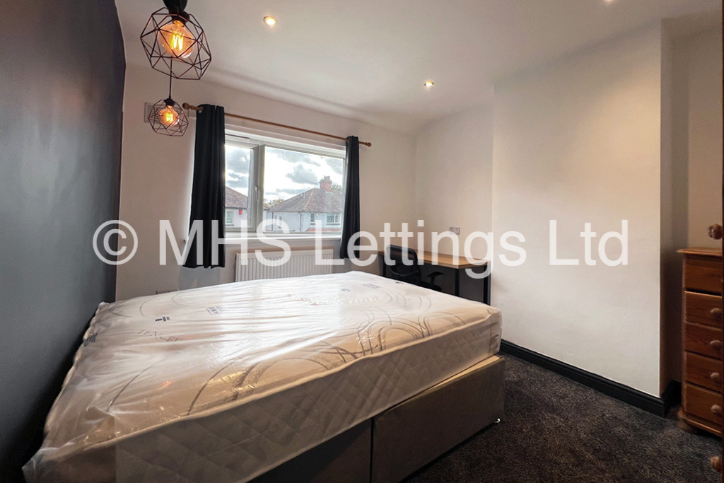 Photo of 4 Bedroom Semi-Detached House in 8 Trenic Crescent, Leeds, LS6 3DL