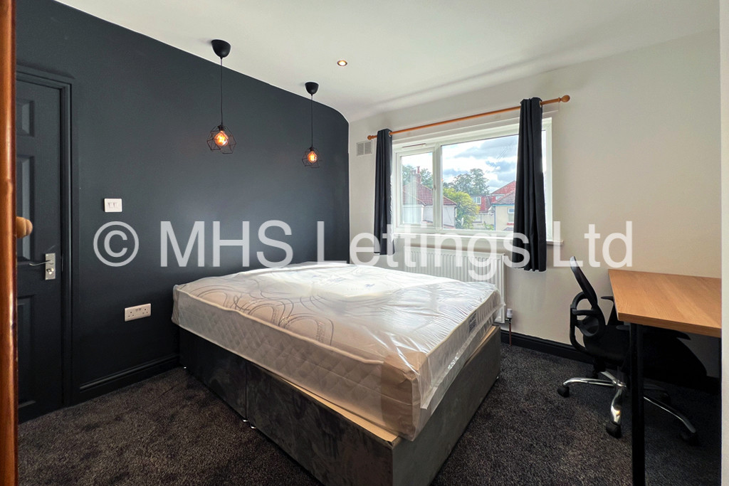 Photo of 4 Bedroom Semi-Detached House in 8 Trenic Crescent, Leeds, LS6 3DL