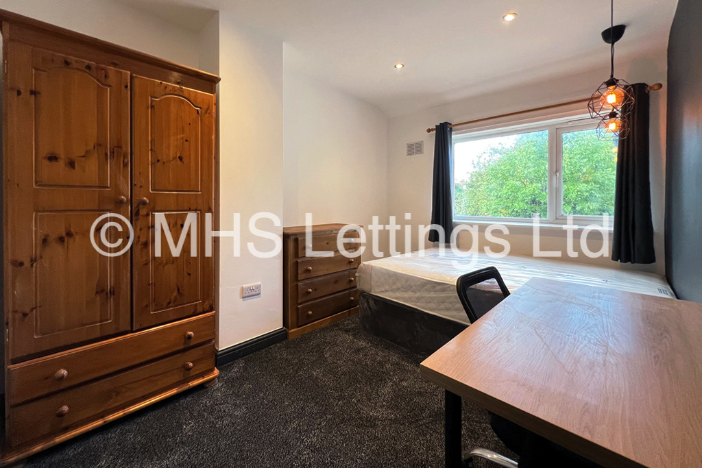 Photo of 4 Bedroom Semi-Detached House in 8 Trenic Crescent, Leeds, LS6 3DL