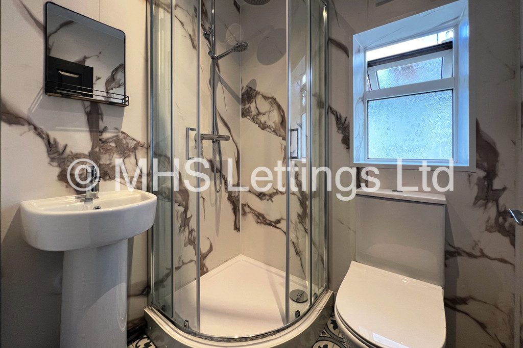 Photo of 4 Bedroom Semi-Detached House in 8 Trenic Crescent, Leeds, LS6 3DL