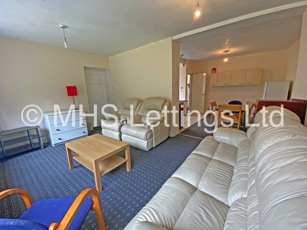 Photo of 4 Bedroom Semi-Detached House in 8 Trenic Crescent, Leeds, LS6 3DL