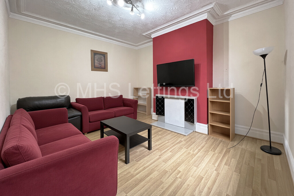 Photo of 4 Bedroom Mid Terraced House in 4 Branksome Terrace, Leeds, LS6 1RG