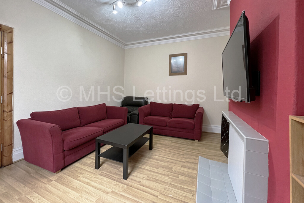 Photo of 4 Bedroom Mid Terraced House in 4 Branksome Terrace, Leeds, LS6 1RG