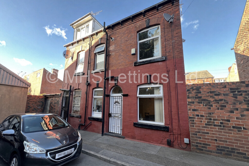 Photo of 2 Bedroom Mid Terraced House in 8 Branksome Place, Leeds, LS6 1RQ