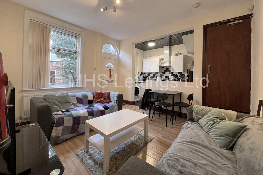 Photo of 2 Bedroom Mid Terraced House in 8 Branksome Place, Leeds, LS6 1RQ