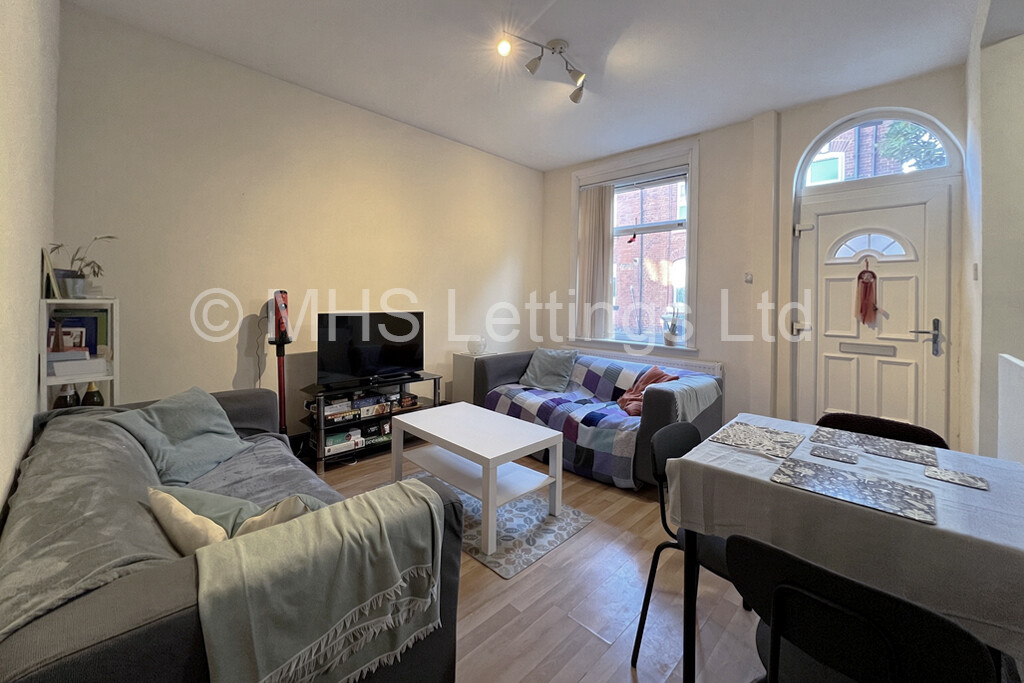 Photo of 2 Bedroom Mid Terraced House in 8 Branksome Place, Leeds, LS6 1RQ