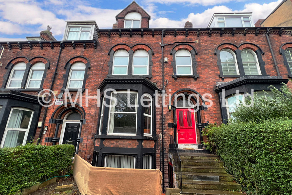 Photo of 8 Bedroom Mid Terraced House in 20 St. Johns Terrace, Leeds, LS3 1DY
