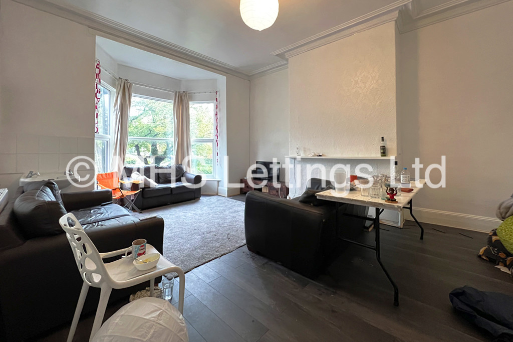 Photo of 8 Bedroom Mid Terraced House in 20 St. Johns Terrace, Leeds, LS3 1DY