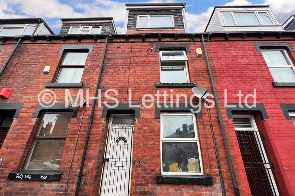 Photo of 5 Bedroom Mid Terraced House in 92 Royal Park Road, Leeds, LS6 1JJ