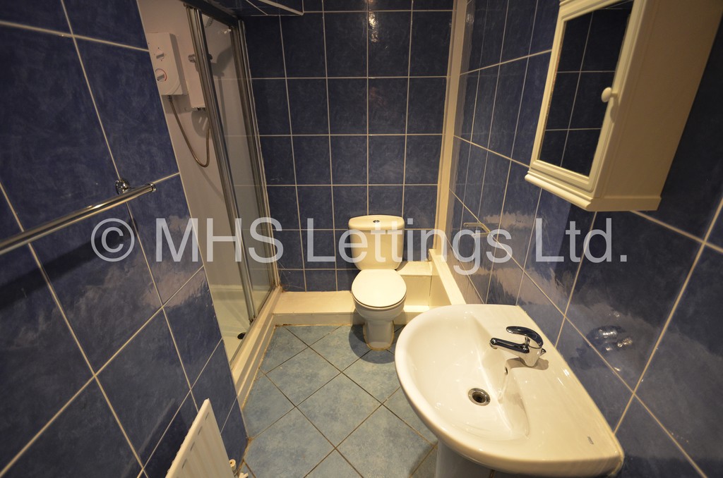 Photo of 7 Bedroom Mid Terraced House in 5 High Cliffe, Leeds, LS4 2PE