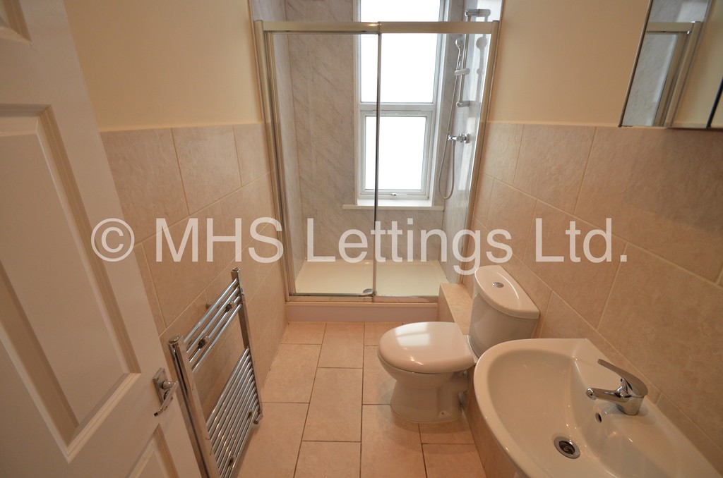 Photo of 7 Bedroom Mid Terraced House in 5 High Cliffe, Leeds, LS4 2PE