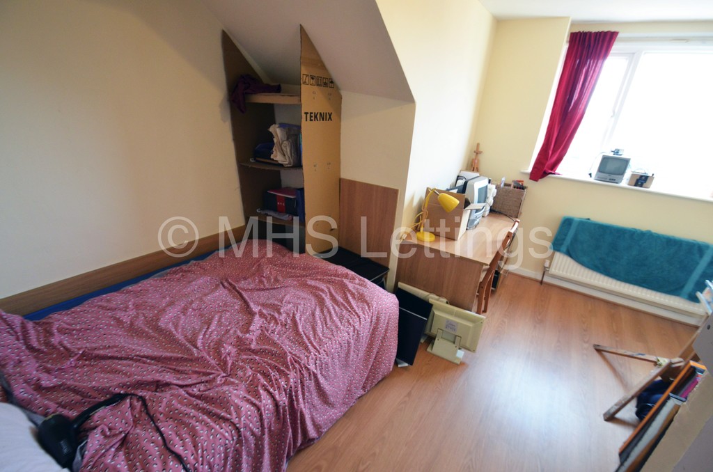 Photo of 2 Bedroom Flat in 47 Back Brudenell Grove, Leeds, LS6 1HR