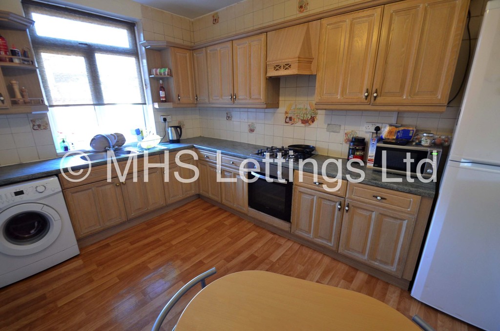 Photo of 2 Bedroom Flat in 49 Back Brudenell Grove, Leeds, LS6 1HR