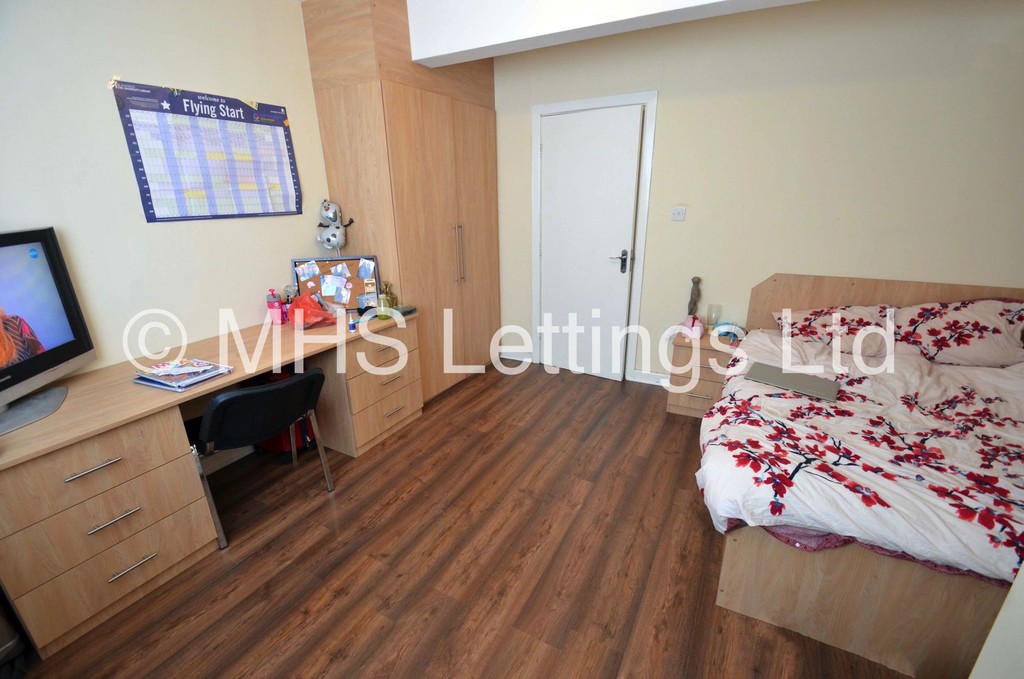 Photo of 2 Bedroom Flat in 49 Back Brudenell Grove, Leeds, LS6 1HR