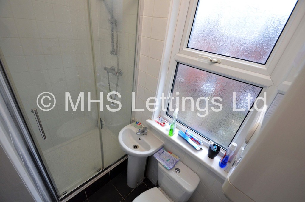 Photo of 2 Bedroom Flat in 49 Back Brudenell Grove, Leeds, LS6 1HR