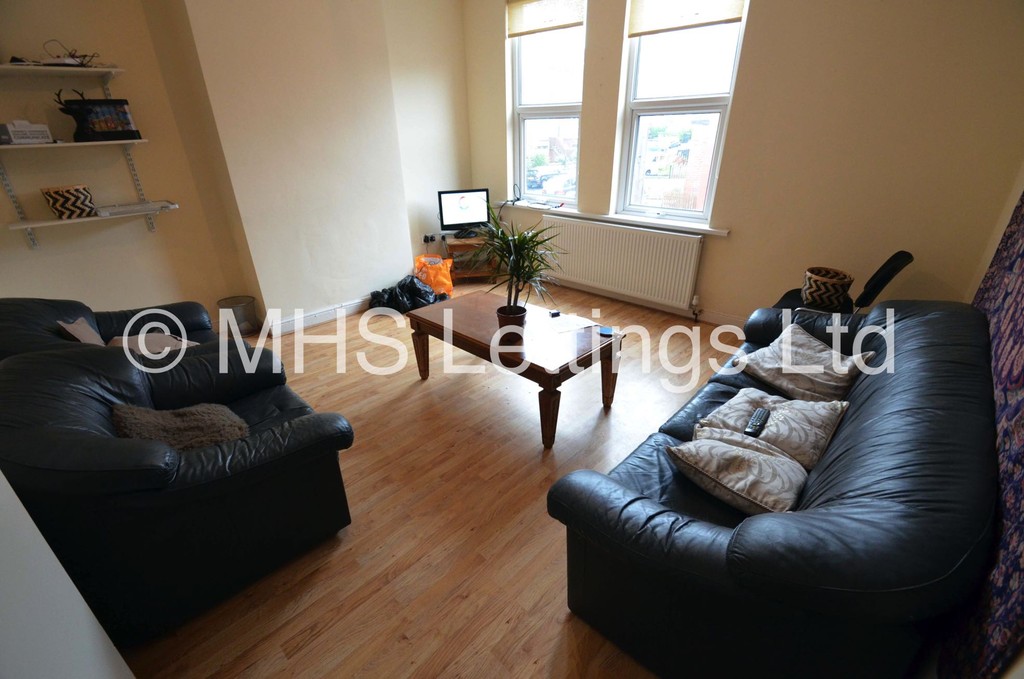 Photo of 2 Bedroom Flat in 49 Back Brudenell Grove, Leeds, LS6 1HR