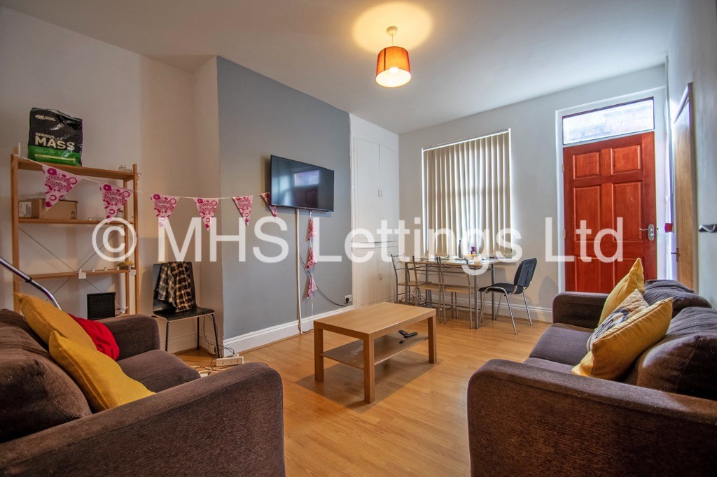 Photo of 5 Bedroom Mid Terraced House in 25 Hessle Mount, Leeds, LS6 1EP