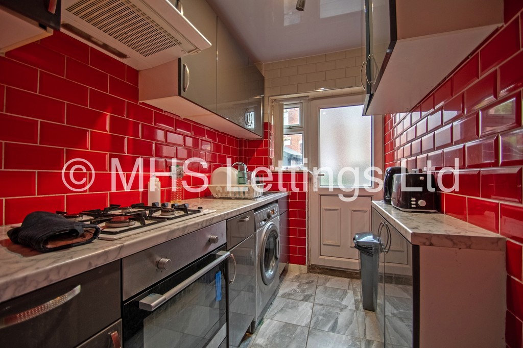 Photo of 3 Bedroom End Terraced House in Newport Road, Leeds, LS6 3BZ