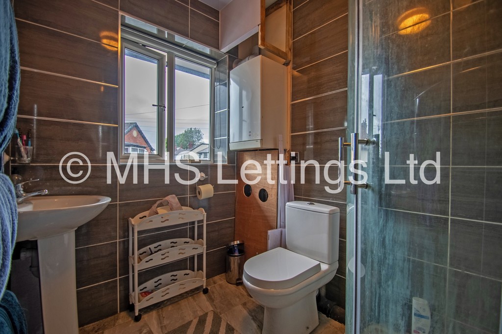 Photo of 3 Bedroom End Terraced House in Newport Road, Leeds, LS6 3BZ