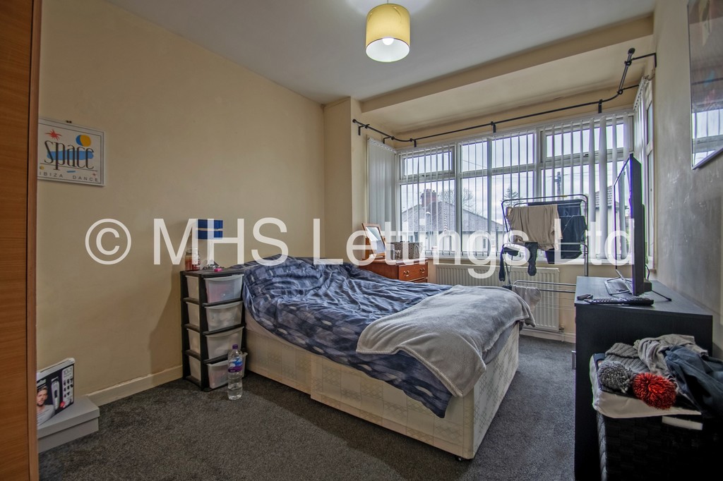 Photo of 3 Bedroom End Terraced House in Newport Road, Leeds, LS6 3BZ