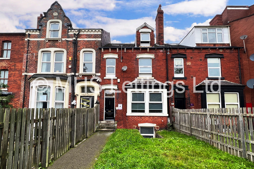 Photo of 9 Bedroom Mid Terraced House in 213 Belle Vue Road, Leeds, LS3 1HG