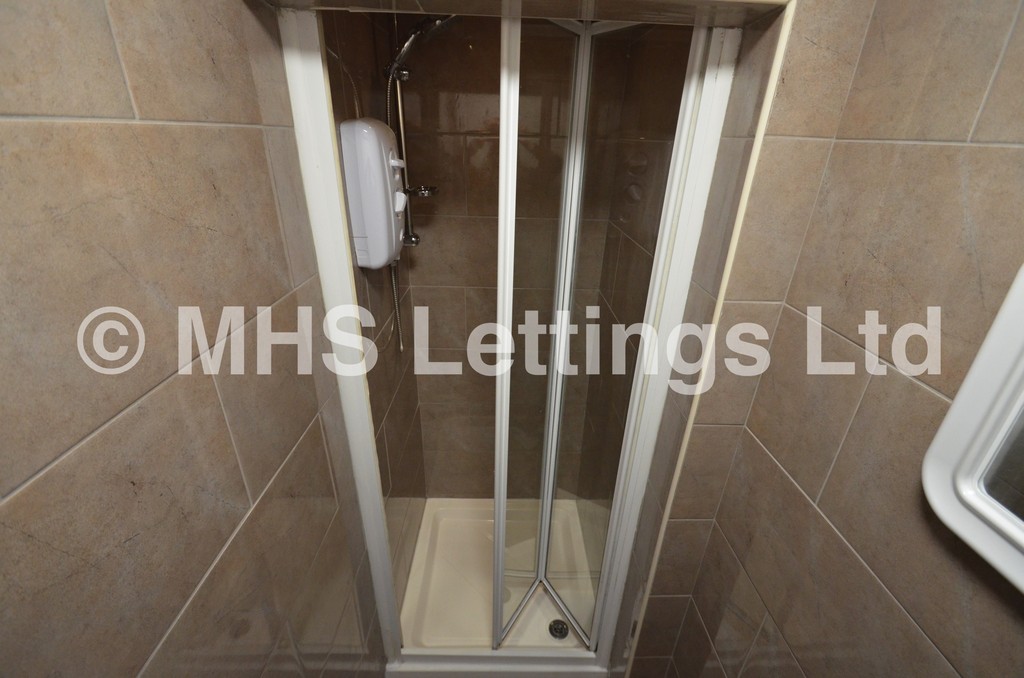 Photo of 5 Bedroom Mid Terraced House in 80 Harold Terrace, Leeds, LS6 1LD