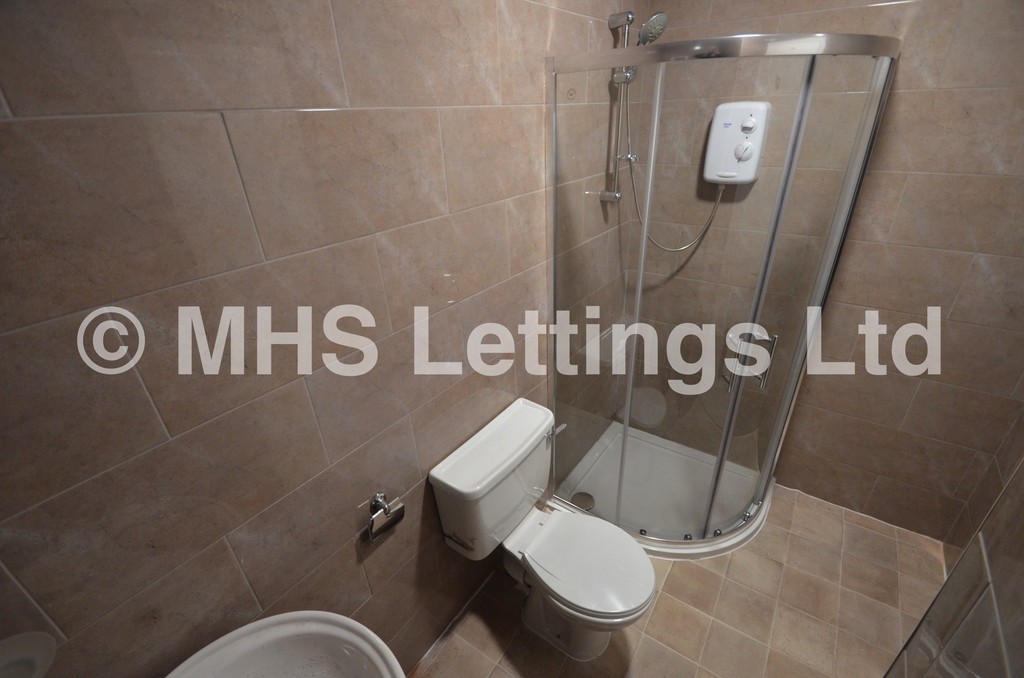 Photo of 5 Bedroom Mid Terraced House in 80 Harold Terrace, Leeds, LS6 1LD