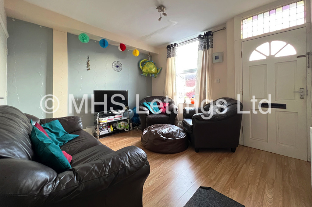 Photo of 5 Bedroom Mid Terraced House in 80 Harold Terrace, Leeds, LS6 1LD