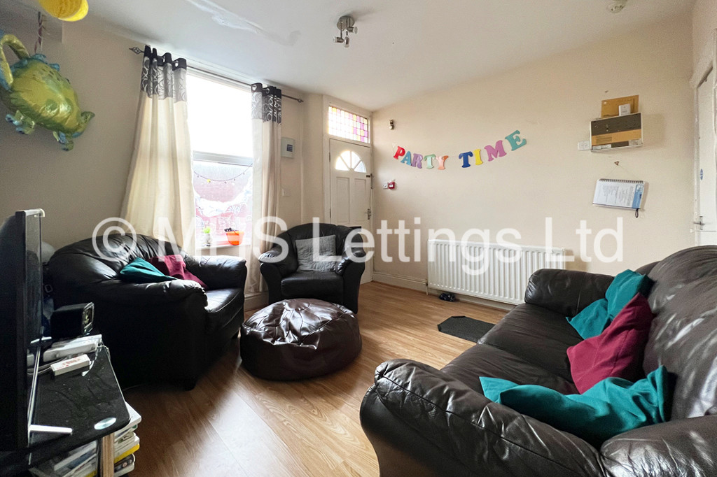 Photo of 5 Bedroom Mid Terraced House in 80 Harold Terrace, Leeds, LS6 1LD
