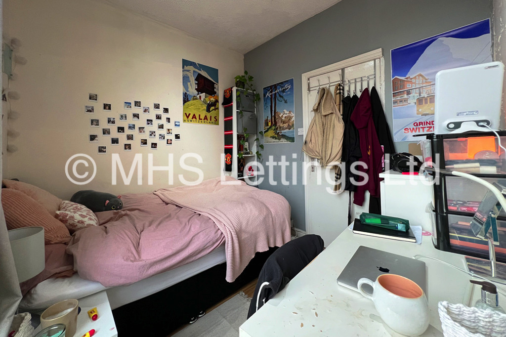 Photo of 5 Bedroom Mid Terraced House in 80 Harold Terrace, Leeds, LS6 1LD