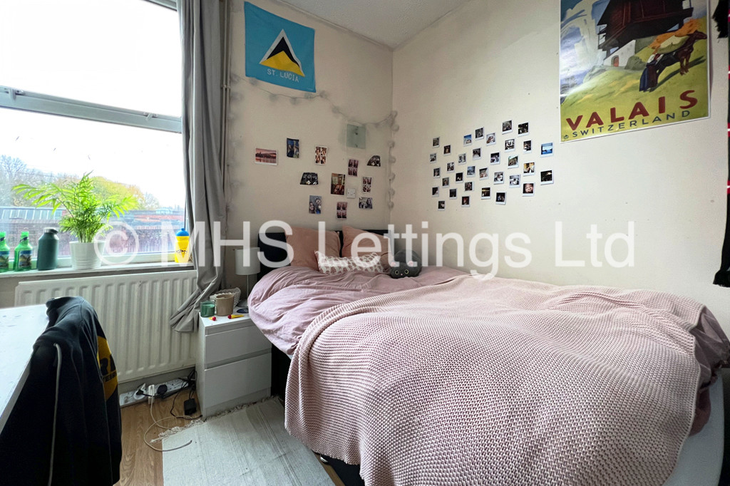 Photo of 5 Bedroom Mid Terraced House in 80 Harold Terrace, Leeds, LS6 1LD