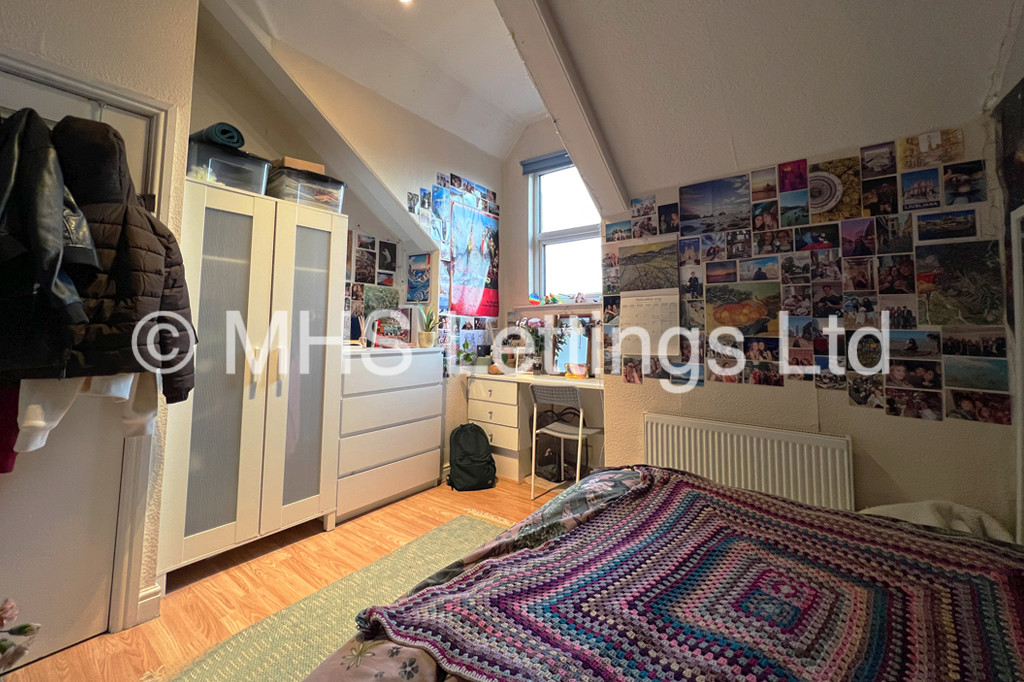Photo of 5 Bedroom Mid Terraced House in 80 Harold Terrace, Leeds, LS6 1LD