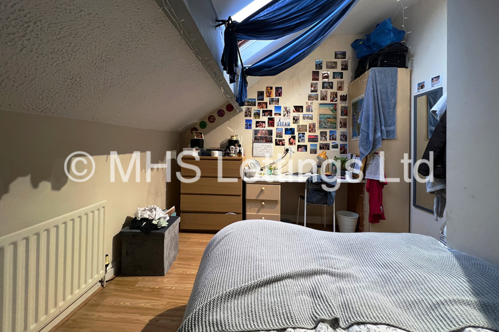 Photo of 5 Bedroom Mid Terraced House in 80 Harold Terrace, Leeds, LS6 1LD