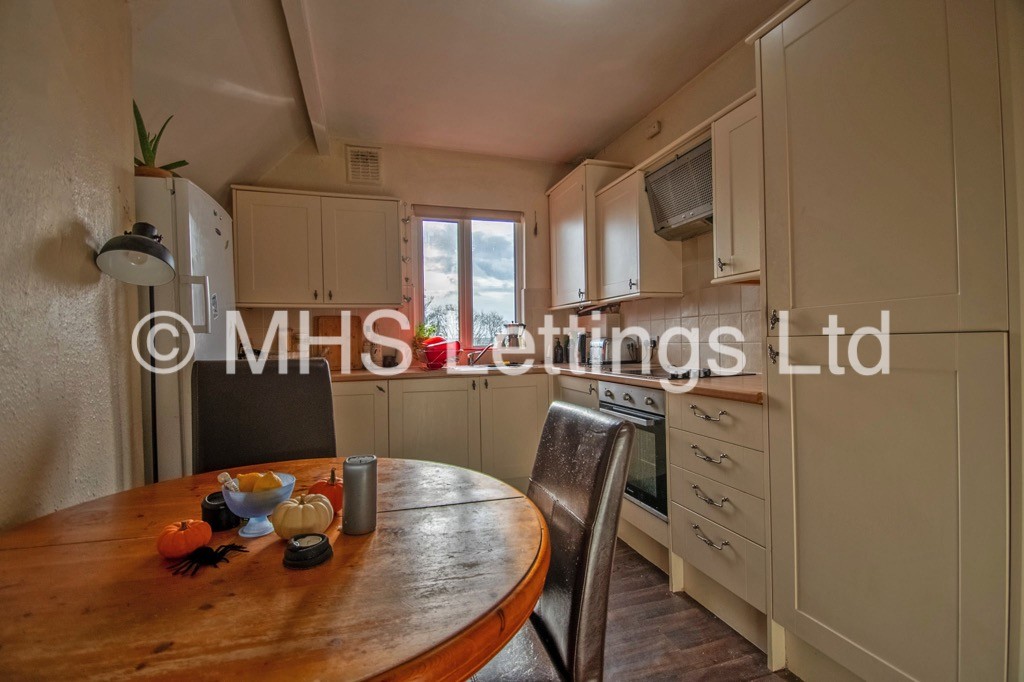 Photo of 3 Bedroom Flat in Flat D, Regent Lodge, Leeds, LS6 2DZ