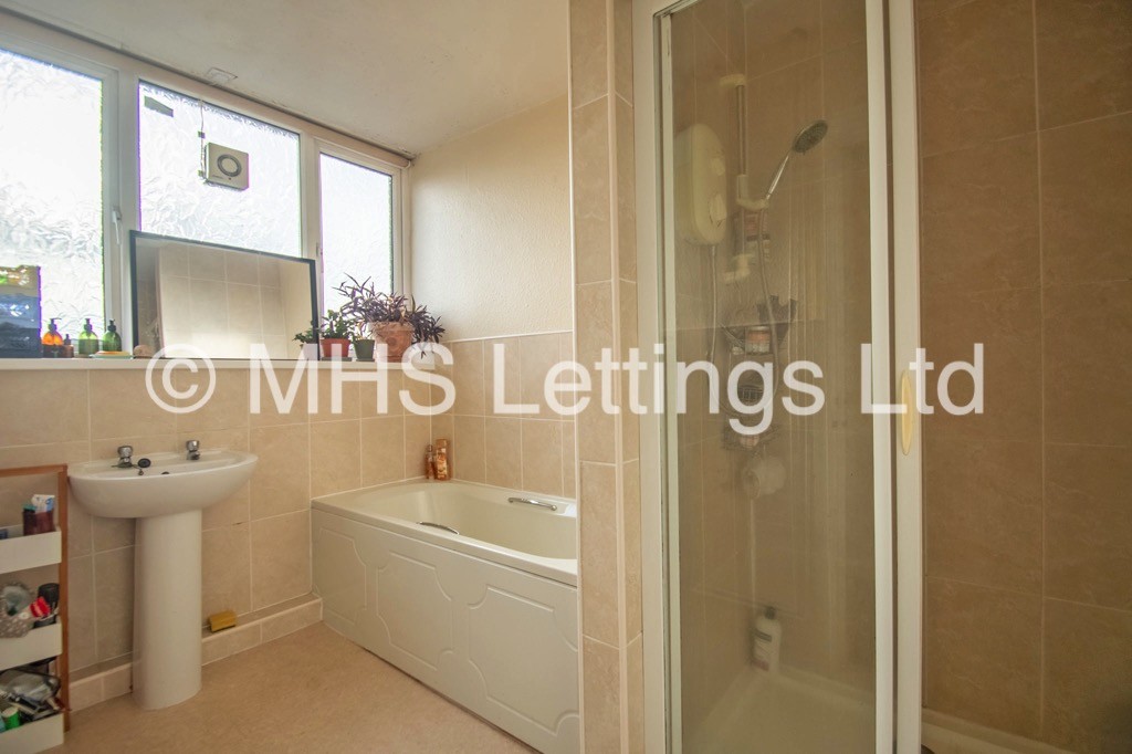Photo of 3 Bedroom Flat in Flat D, Regent Lodge, Leeds, LS6 2DZ