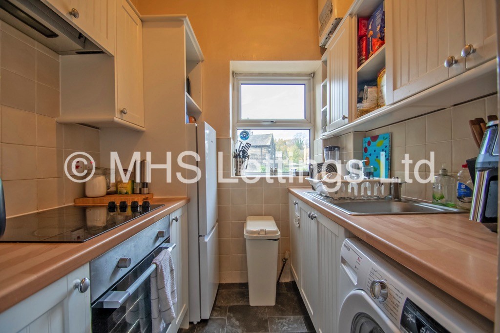 Photo of 2 Bedroom End Terraced House in Flat B, Regent Lodge, Leeds, LS6 2DZ
